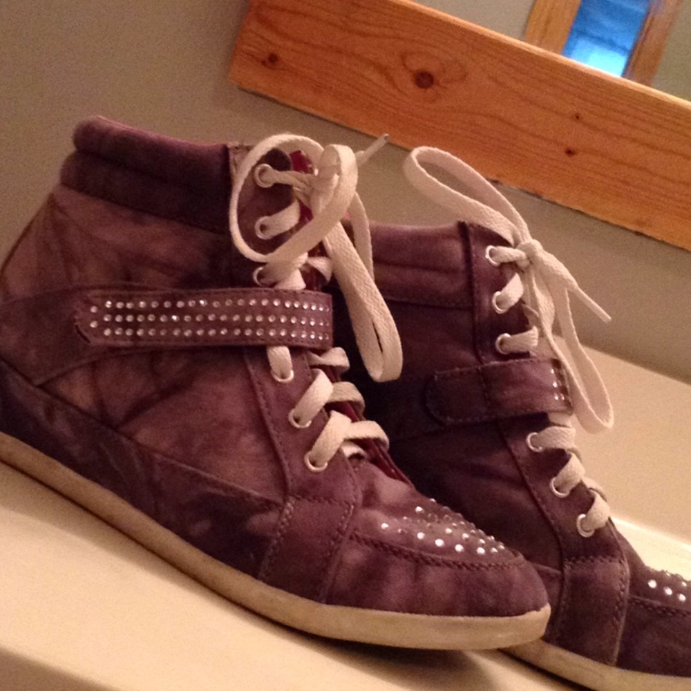 Gray high top fashion shoes